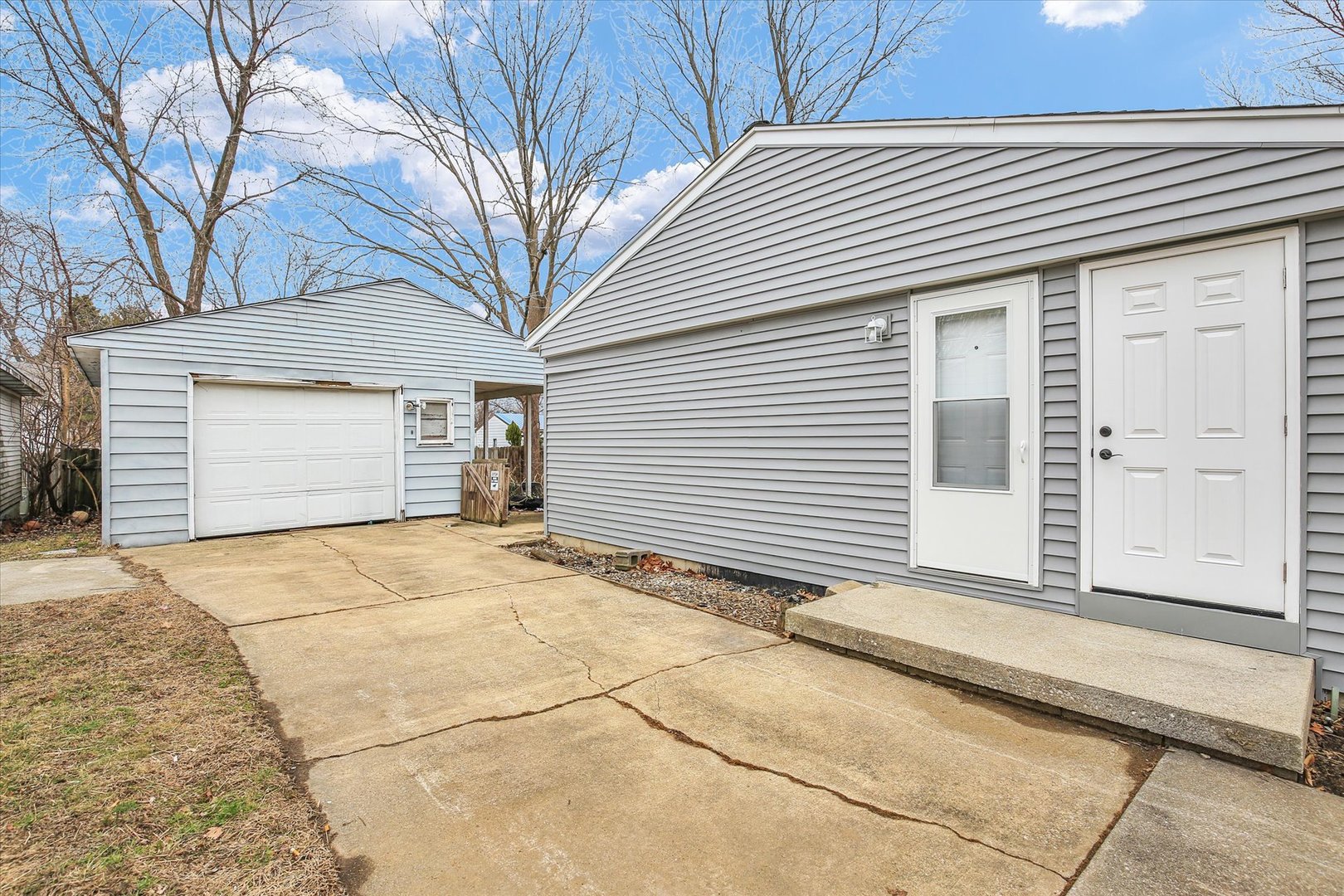 3206 York Drive Champaign, IL 61821 - Photo 7 of 24 a view of a house with a space