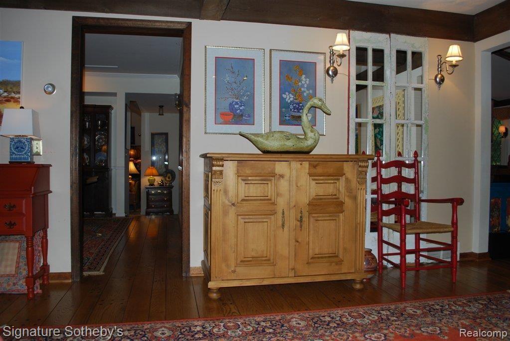 19661 Beverly Road Franklin, MI 48025 - Photo 22 of 36 Family Room (2).JPG