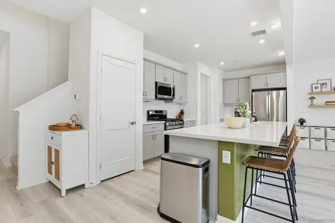 $859,000 | 1739 Vly Oak Way, Oceanside, CA 92056