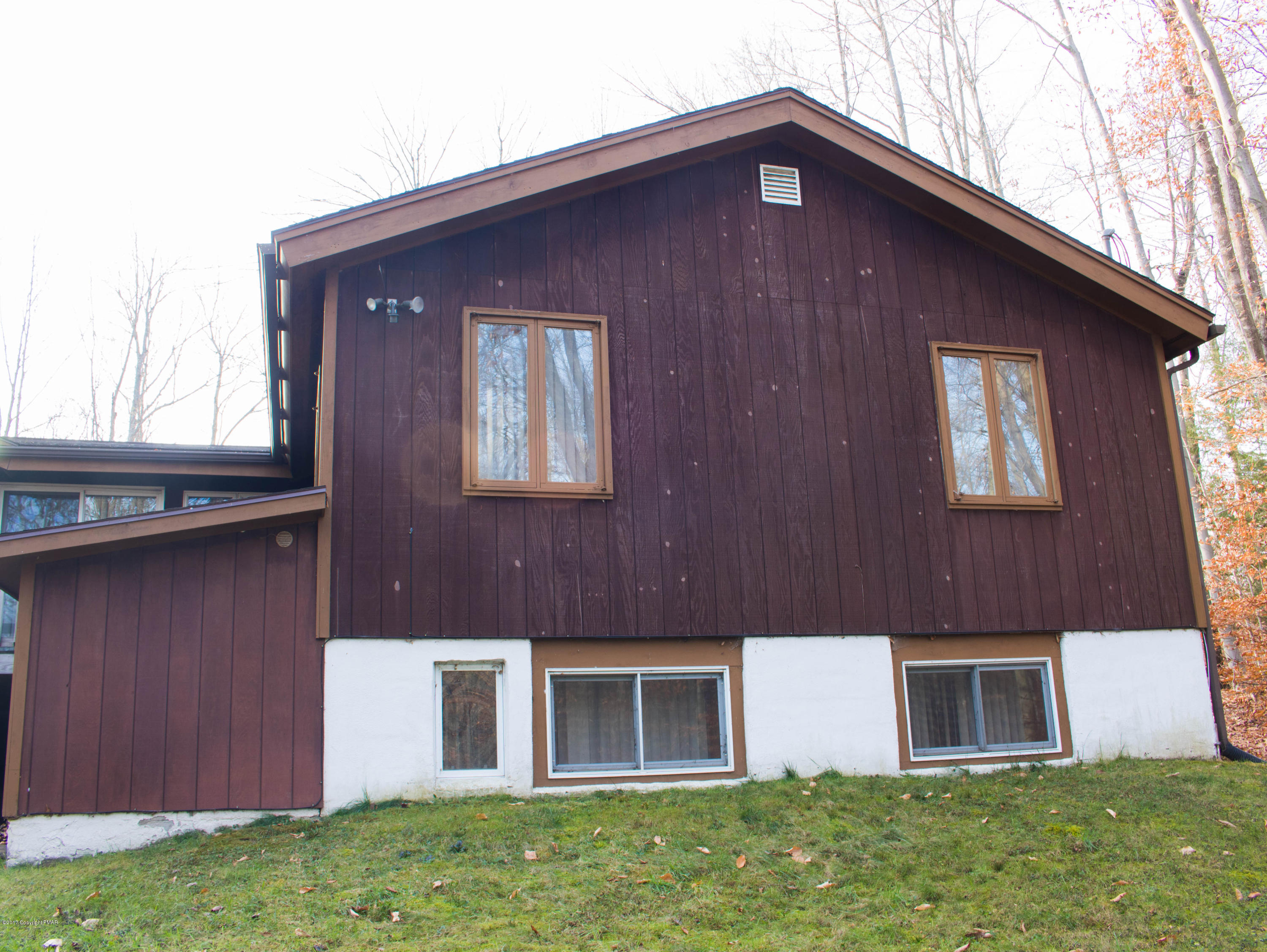 1337 Redwood Terrace Pocono Pines, PA 18350 - Photo 35 of 53 BACK OF HOUSE