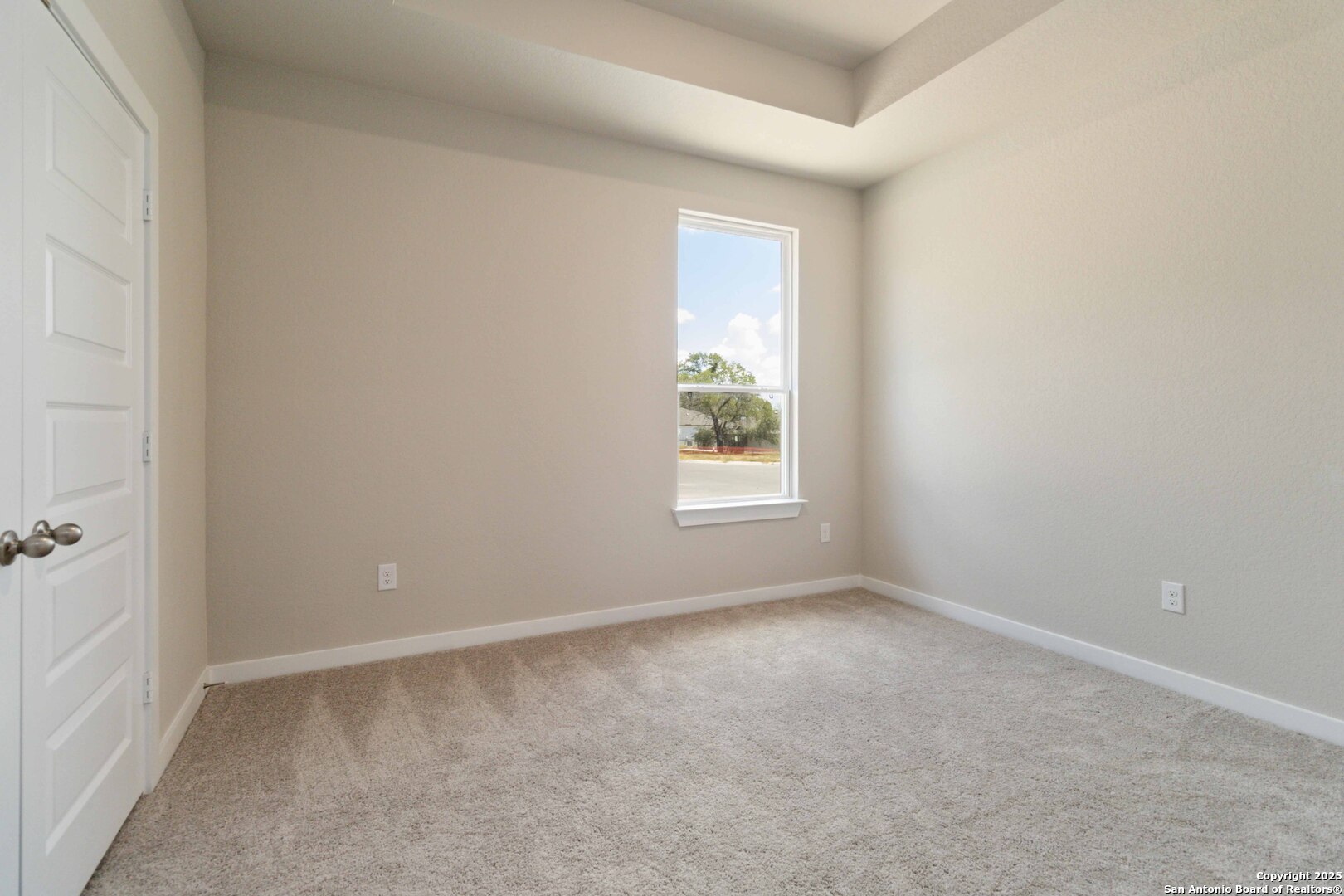 21225 Jordans Ranch Way San Antonio, TX 78264 - Photo 22 of 30 an empty room with windows