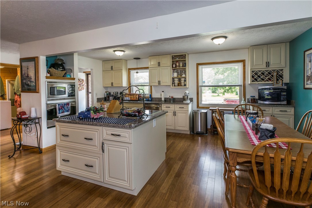 3255 Hommon Road Ravenna, OH 44266 - Photo 10 of 27 Owner kitchen and dining.