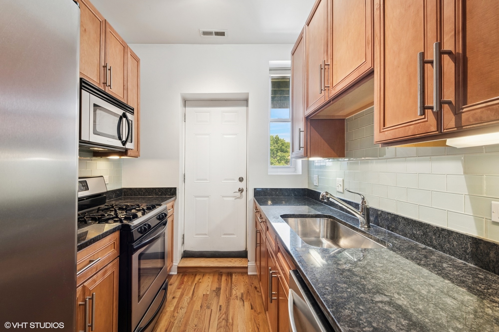 3414 North Racine Avenue, Unit 2 Chicago, IL 60657 - Photo 13 of 16 Gallery Image 13