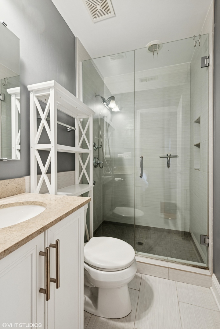3414 North Racine Avenue, Unit 2 Chicago, IL 60657 - Photo 8 of 16 Gallery Image 8