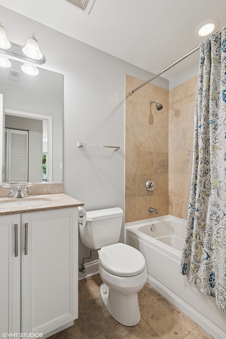 3414 North Racine Avenue, Unit 2 Chicago, IL 60657 - Photo 10 of 16 Gallery Image 10