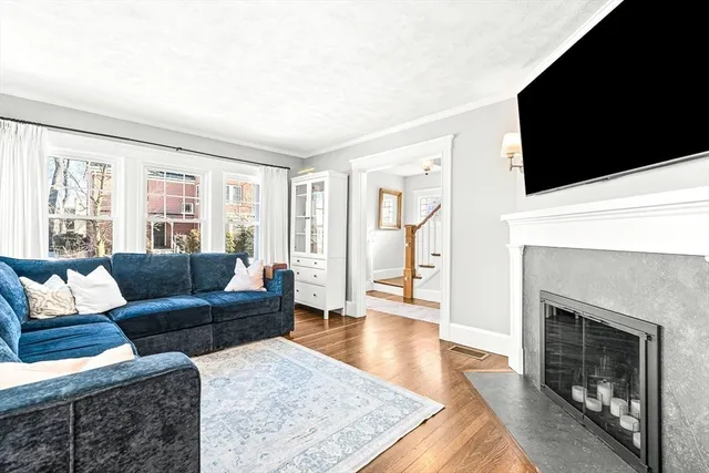 $899,000 | 10 Hesseltine Avenue, Melrose, MA 02176