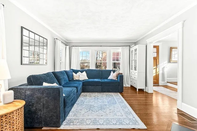 $899,000 | 10 Hesseltine Avenue, Melrose, MA 02176