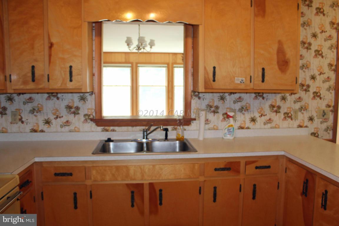 20 Brookside Road Ocean Pines, MD 21811 - Photo 8 of 20 a bathroom with a sink and a bathtub