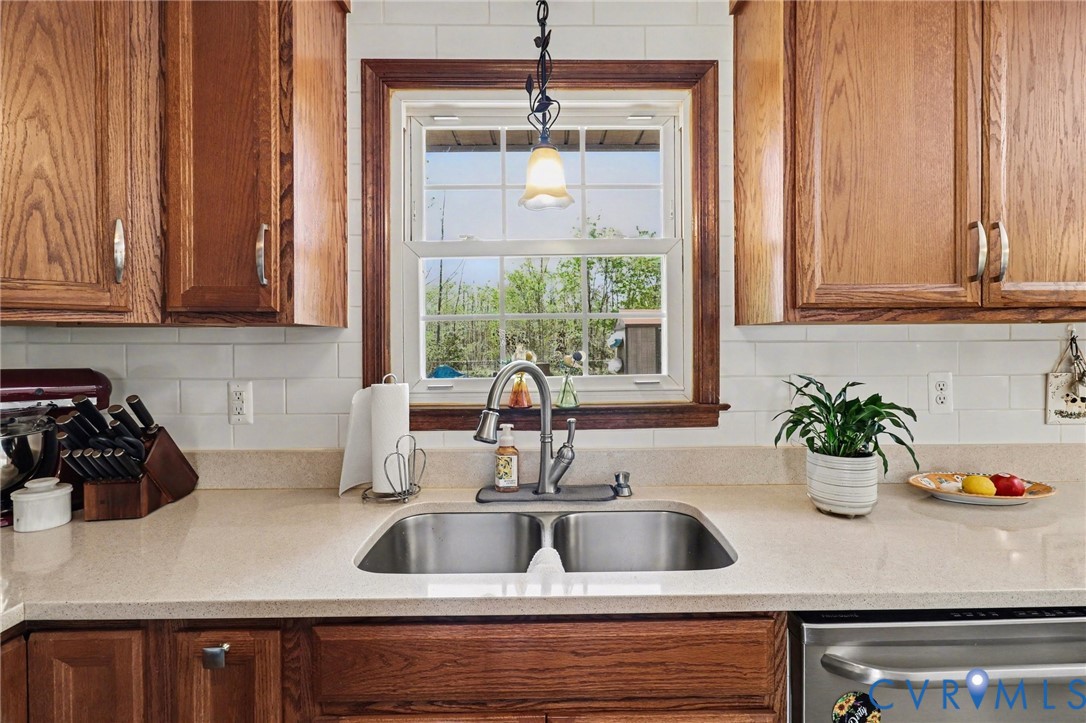 2113 Chemin Road Petersburg, VA 23805 - Photo 3 of 24