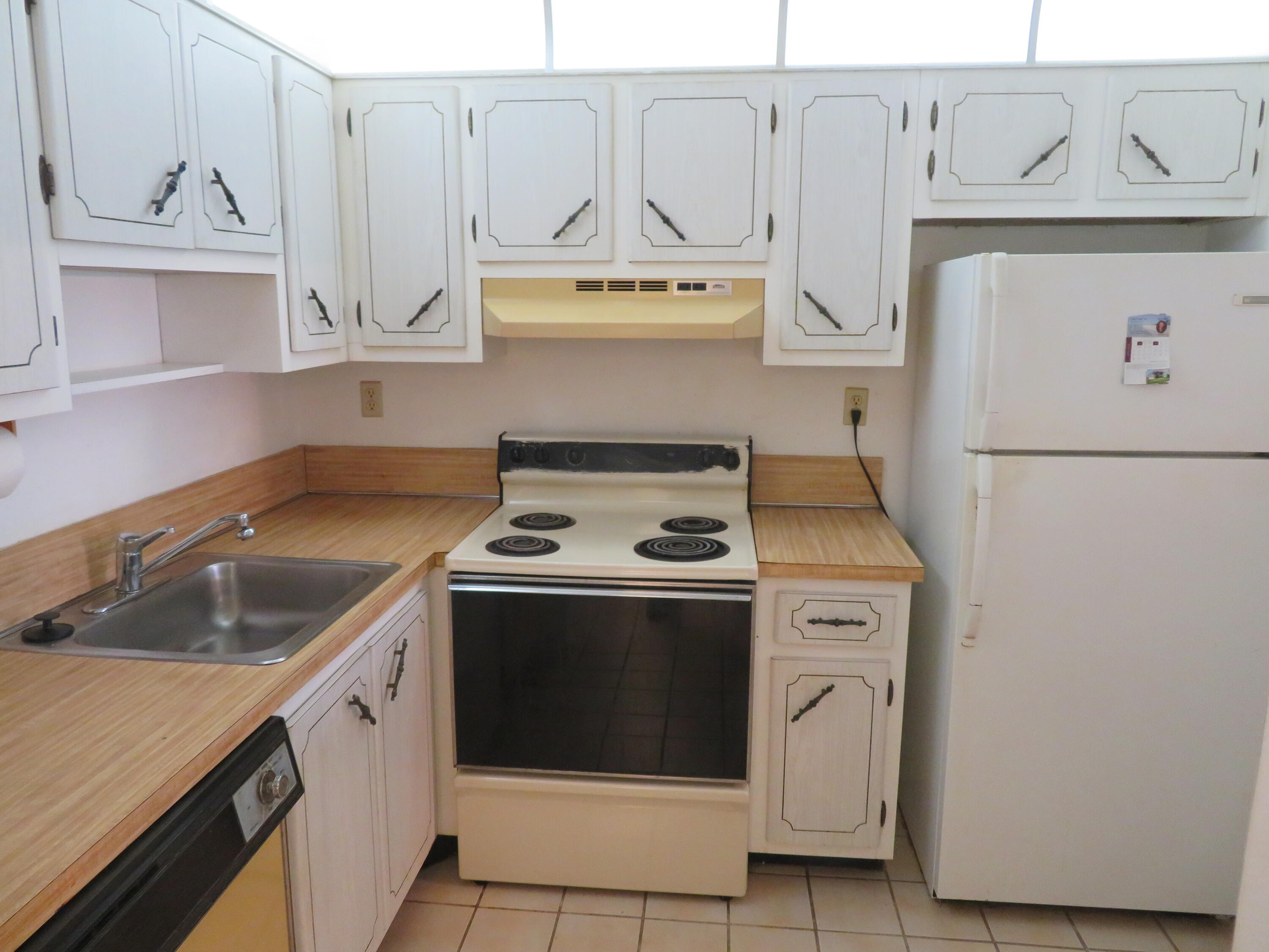 9233 Southwest 8th Street, Unit 419 Boca Raton, FL 33428 - Photo 24 of 41 42_9233-419_Kitchen
