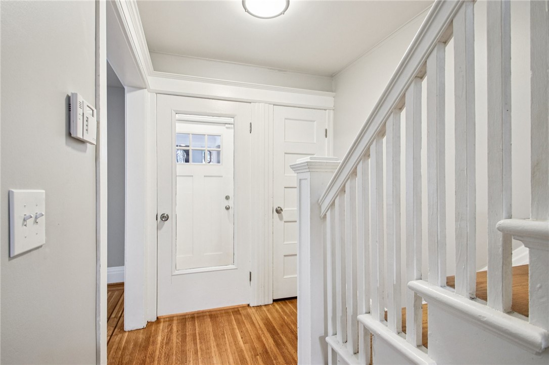 380 Rosewood Terrace Rochester, NY 14609 - Photo 5 of 37