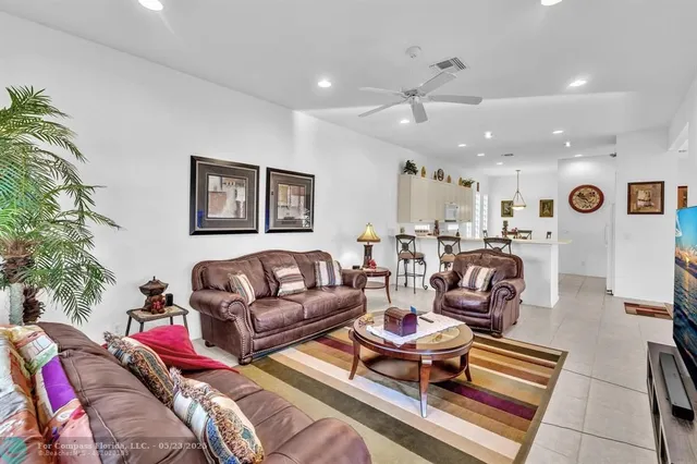 $675,000 | 136 Catania Way, Royal Palm Beach, FL 33411