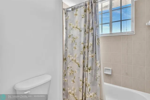 $675,000 | 136 Catania Way, Royal Palm Beach, FL 33411