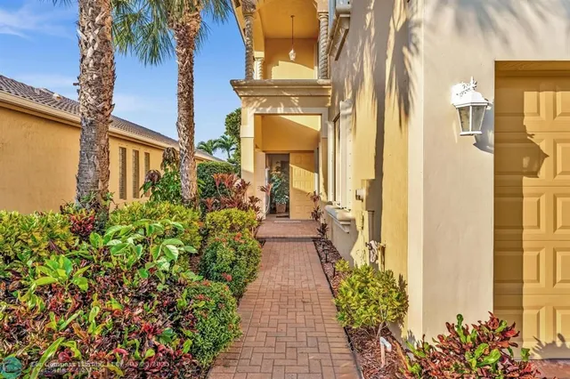 $675,000 | 136 Catania Way, Royal Palm Beach, FL 33411