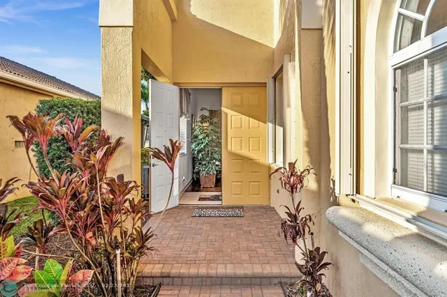 $675,000 | 136 Catania Way, Royal Palm Beach, FL 33411