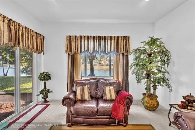 $675,000 | 136 Catania Way, Royal Palm Beach, FL 33411