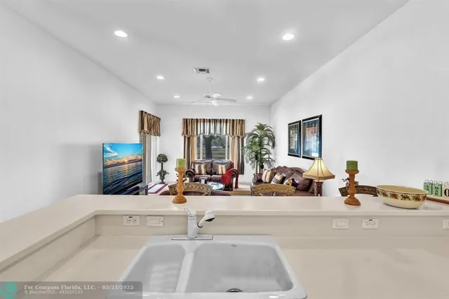 $675,000 | 136 Catania Way, Royal Palm Beach, FL 33411