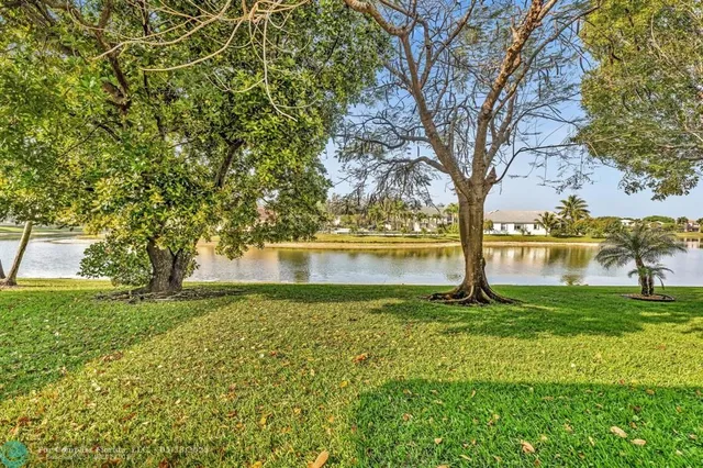 $675,000 | 136 Catania Way, Royal Palm Beach, FL 33411