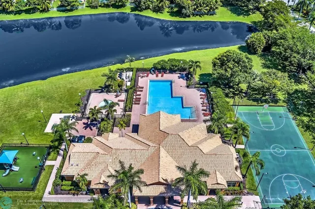 $675,000 | 136 Catania Way, Royal Palm Beach, FL 33411