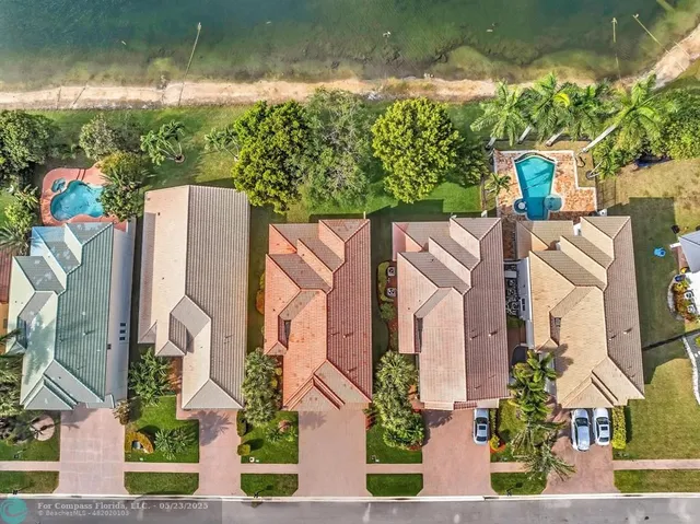 $675,000 | 136 Catania Way, Royal Palm Beach, FL 33411