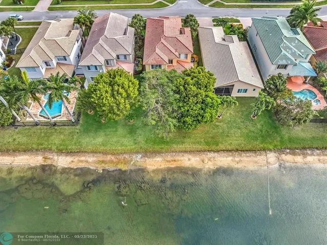 $675,000 | 136 Catania Way, Royal Palm Beach, FL 33411