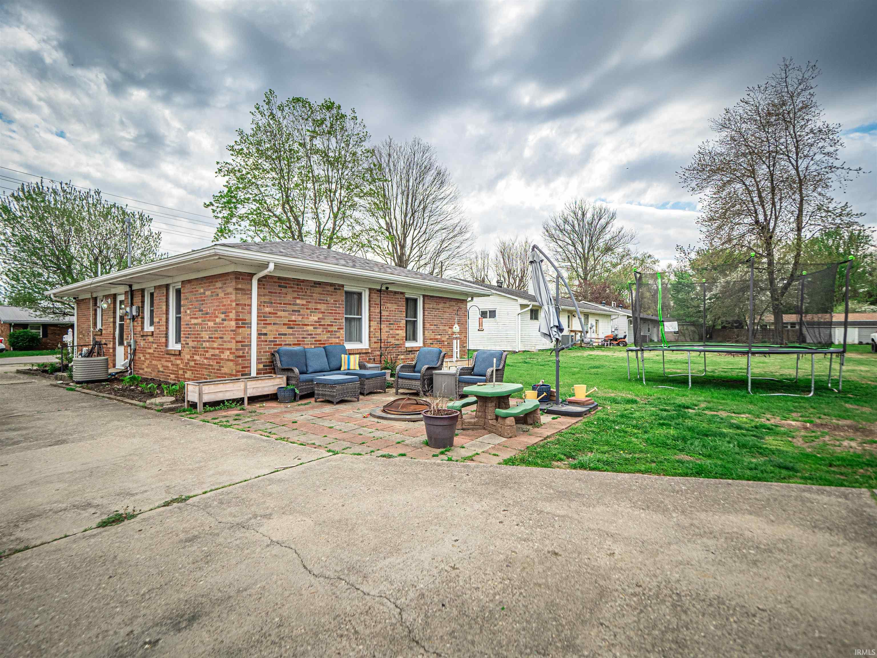 915 South Hall Street Princeton, IN 47670 - Photo 23 of 27