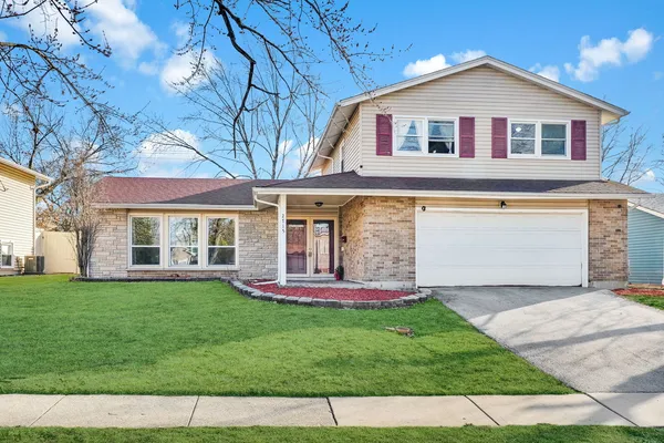 $295,500 | 2715 Knollwood Place, Hazel Crest, IL 60429