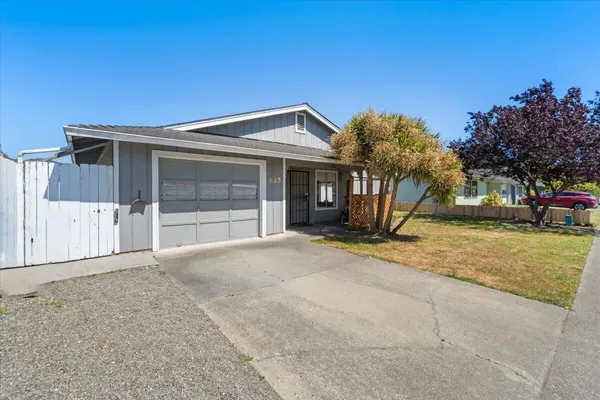 $325,000 | 825 Barry Avenue, Fortuna, CA 95540