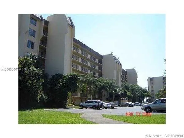 $230,000 | 3001 West Rolling Hills Circle, Unit 701, Davie, FL 33328