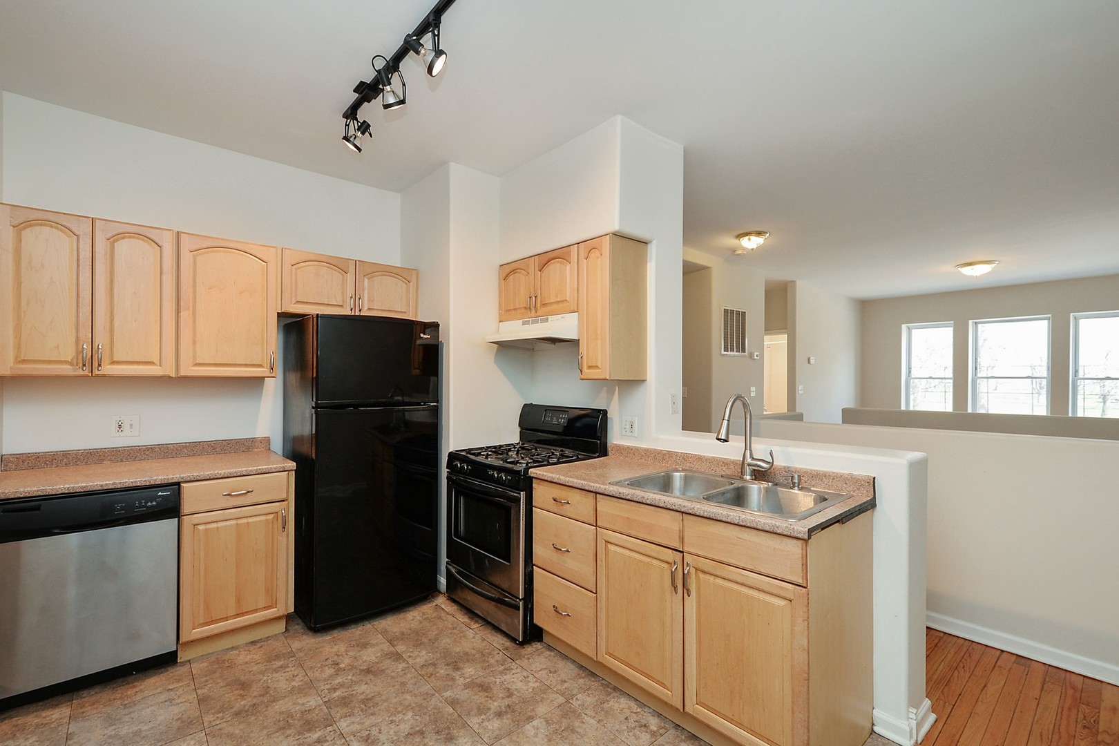 1725 East 67th Street, Unit 1F Chicago, IL 60649 - Photo 4 of 10