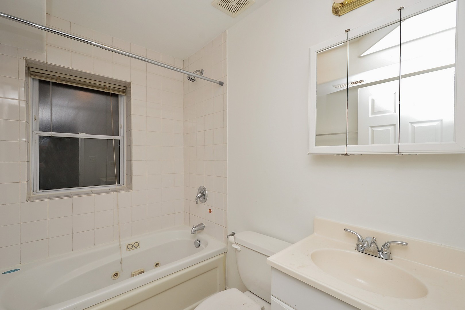 1725 East 67th Street, Unit 1F Chicago, IL 60649 - Photo 6 of 10
