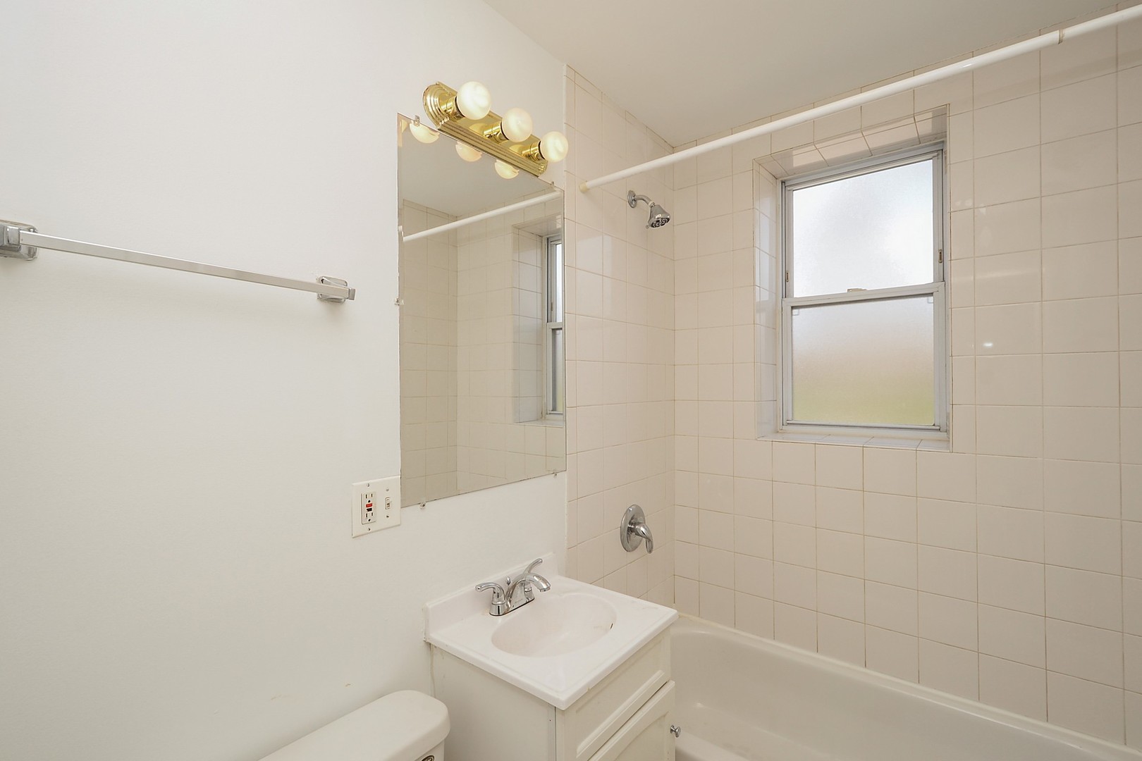 1725 East 67th Street, Unit 1F Chicago, IL 60649 - Photo 7 of 10