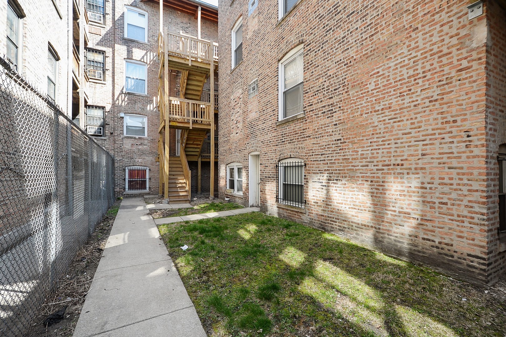 1725 East 67th Street, Unit 1F Chicago, IL 60649 - Photo 9 of 10