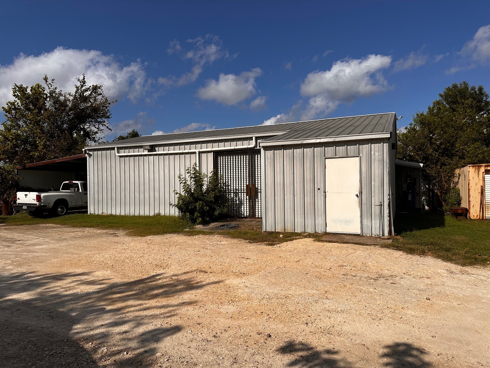a view of garage yard and deck