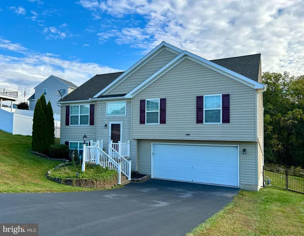 $337,500 | 110 Lynne Drive, Mount Wolf, PA 17347