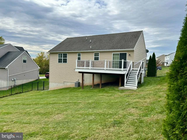 $337,500 | 110 Lynne Drive, Mount Wolf, PA 17347