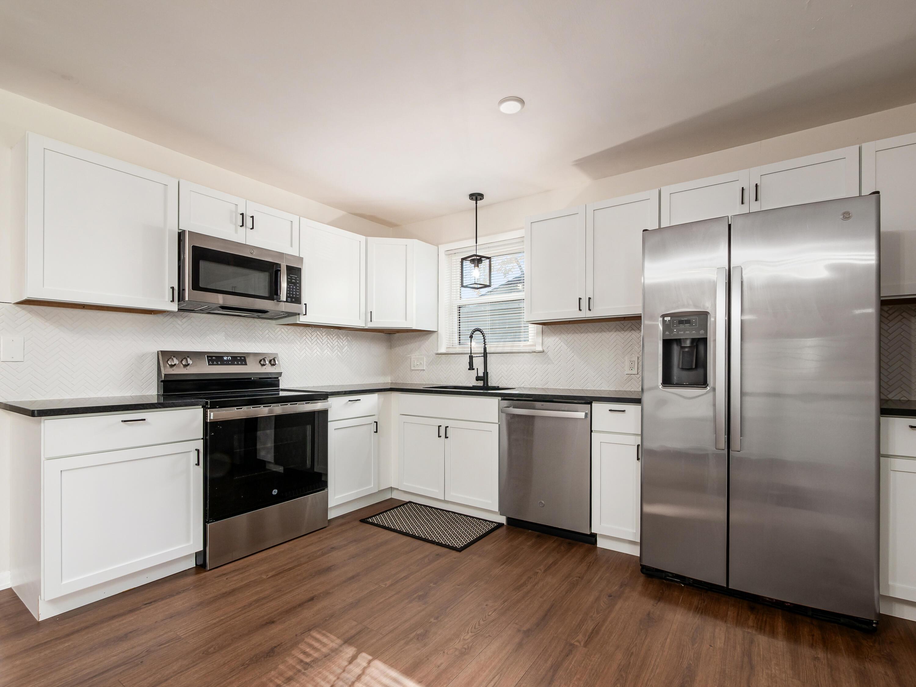 1543 South Hamilton Road Columbus, OH 43227 - Photo 7 of 31 kitchen