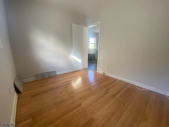 $2,400 | 26 East 2nd Street, Clifton, NJ 07011