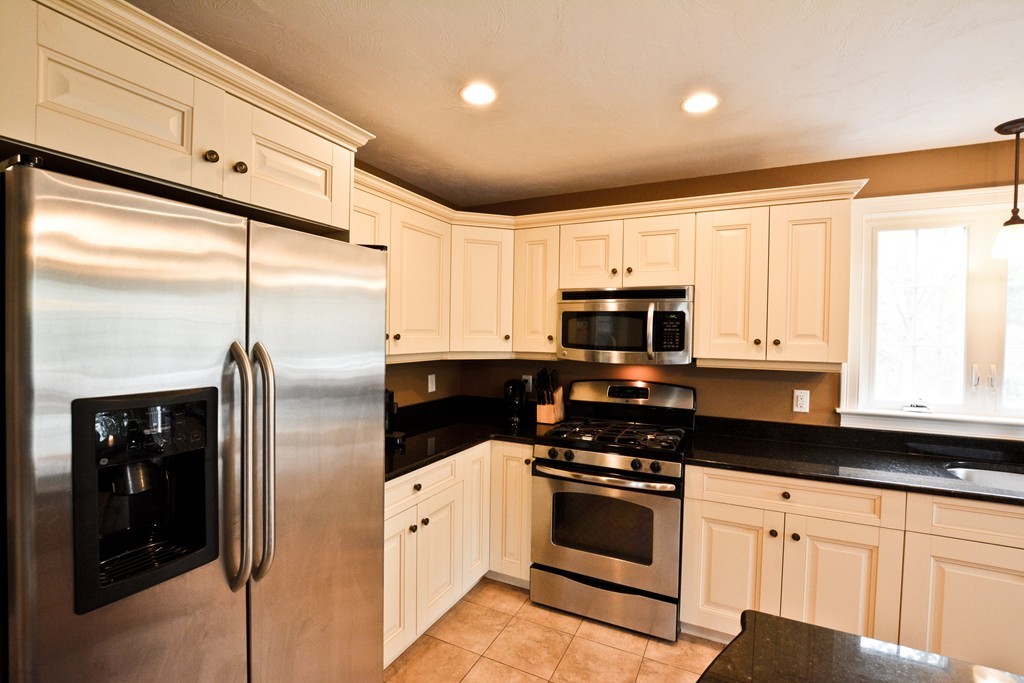 25 Bog View Road Plymouth, MA 02360 - Photo 7 of 26 Gallery Image 7