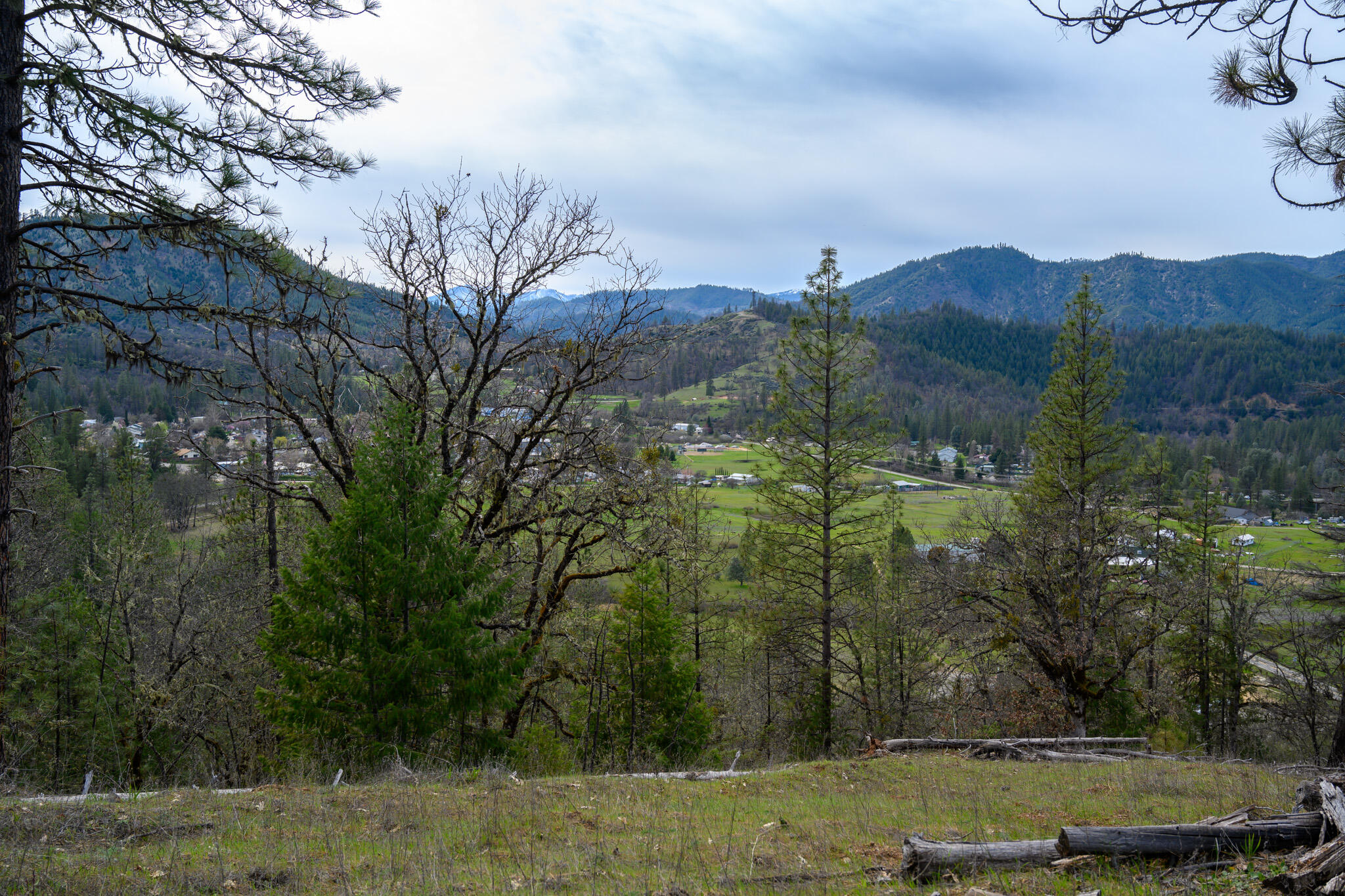 175 Gibson Drive Lewiston, CA 96052 - Photo 20 of 32 a view of a town with mountains