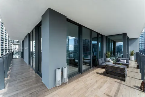 $1,165,000 | 68 Southeast 6th Street, Unit 2612, Miami, FL 33131