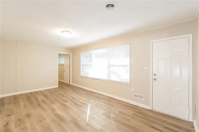 $1,605 | 7810 East 112th Street, Kansas City, MO 64134