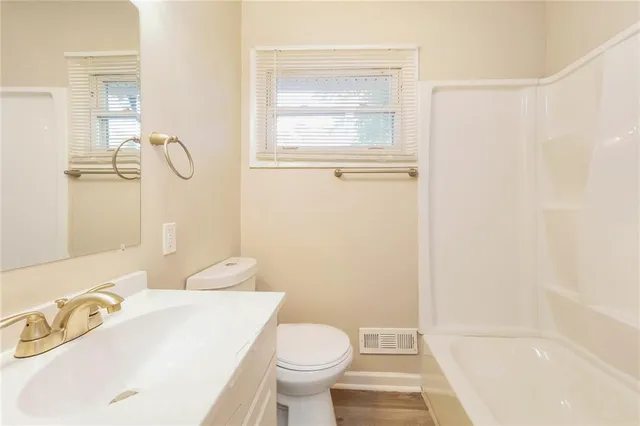 $1,605 | 7810 East 112th Street, Kansas City, MO 64134