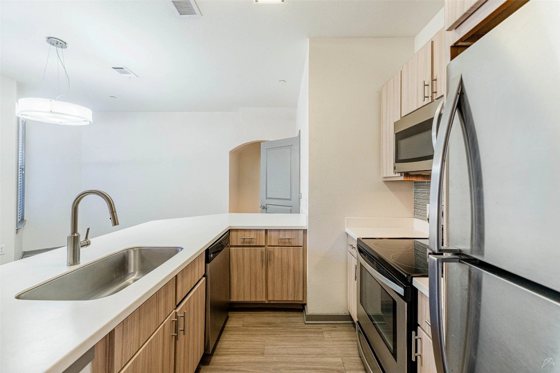 8515 Interstate 35, Unit 3111 Austin, TX 78744 - Photo 6 of 20 Move in by January 30th and enjoy 8 weeks FREE rent! Restrictions may apply — contact our leasing office for details.