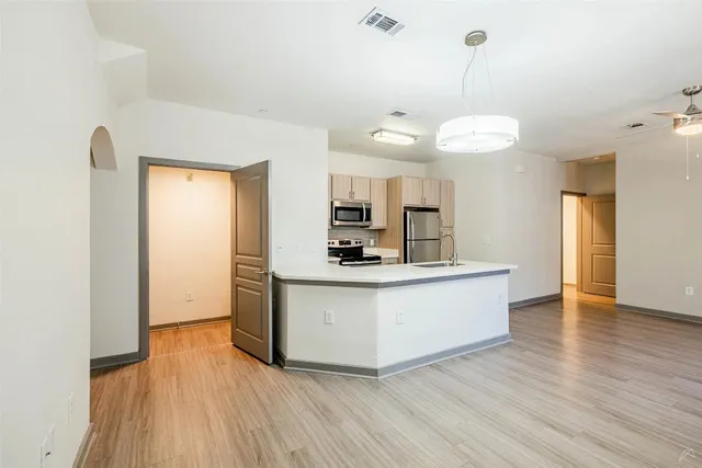 $1,239 | 8515 Interstate 35, Unit 3111, Austin, TX 78744