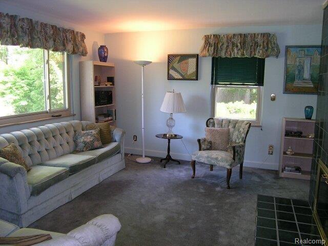 245 Cloverly Road Grosse Pointe, MI 48236 - Photo 4 of 19 Family Room.jpg