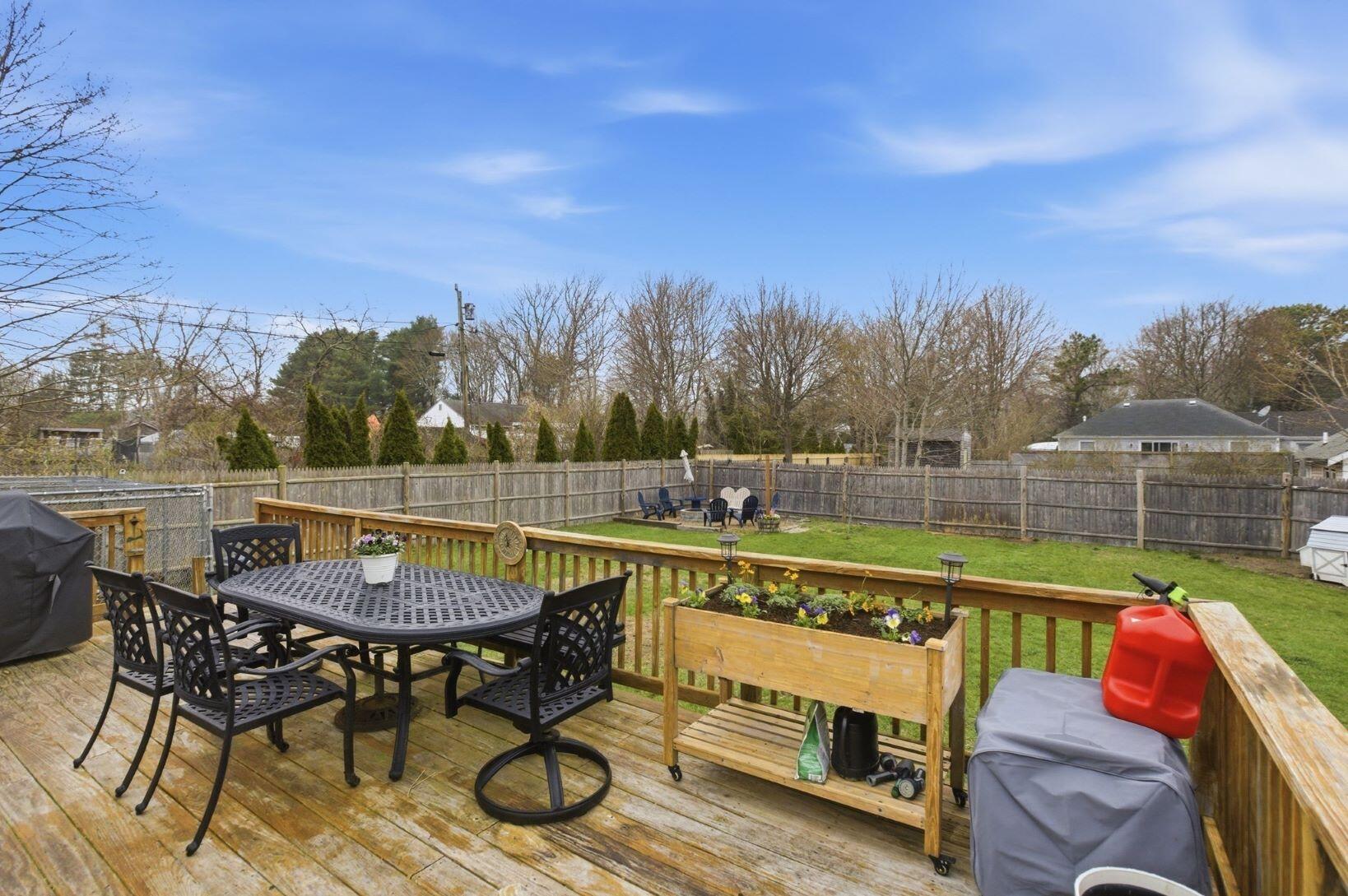 13 Harrison Avenue Buzzards Bay, MA 02532 - Photo 25 of 31 25