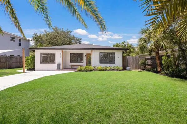 $675,000 | 4925 Remington Drive, Sarasota, FL 34234