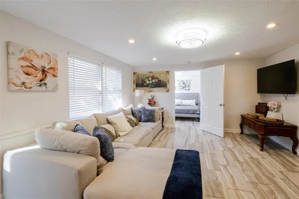 $675,000 | 4925 Remington Drive, Sarasota, FL 34234