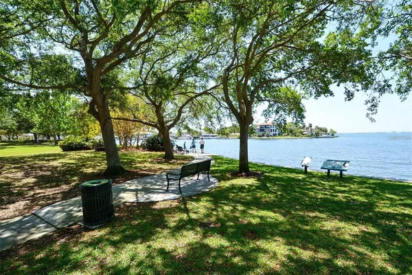 $675,000 | 4925 Remington Drive, Sarasota, FL 34234
